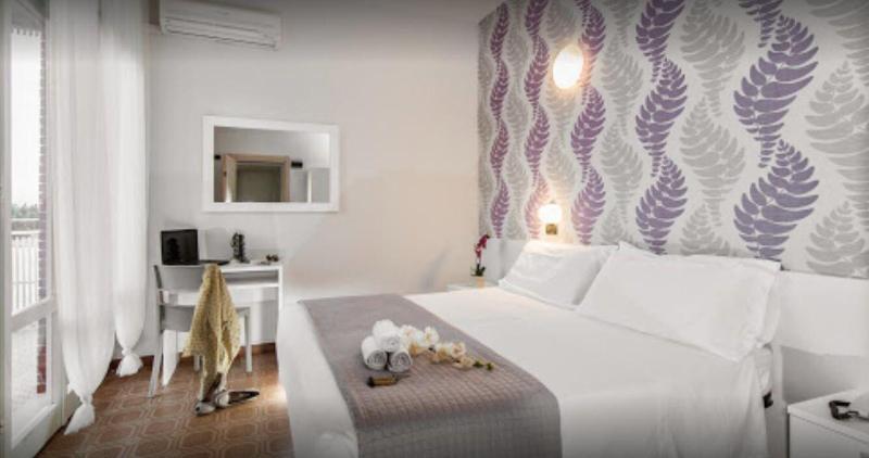 Hotel Ervill Rimini Esterno foto