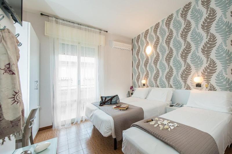 Hotel Ervill Rimini Esterno foto