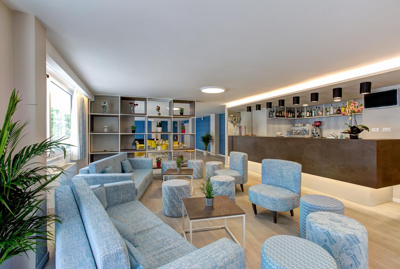 Hotel Ervill Rimini Esterno foto