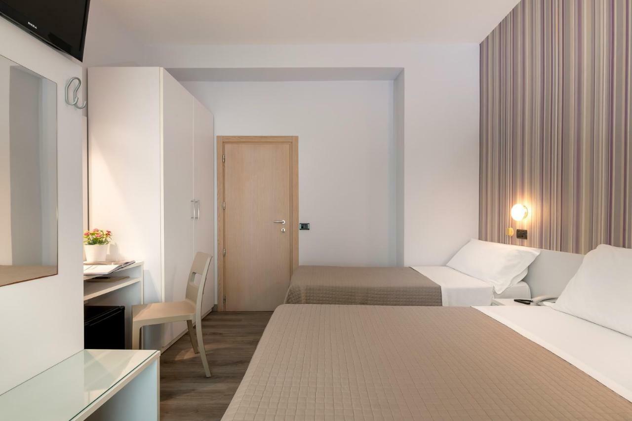 Hotel Ervill Rimini Esterno foto