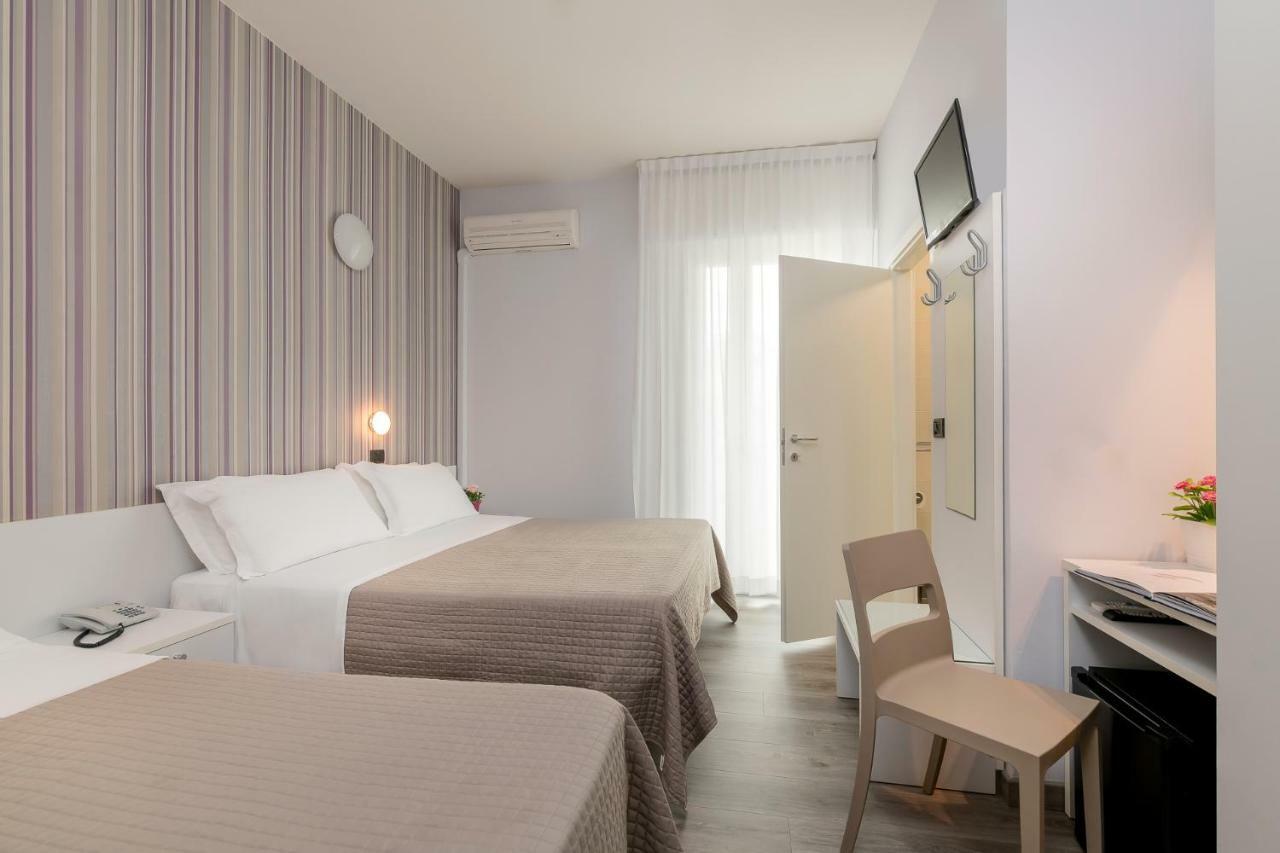 Hotel Ervill Rimini Esterno foto