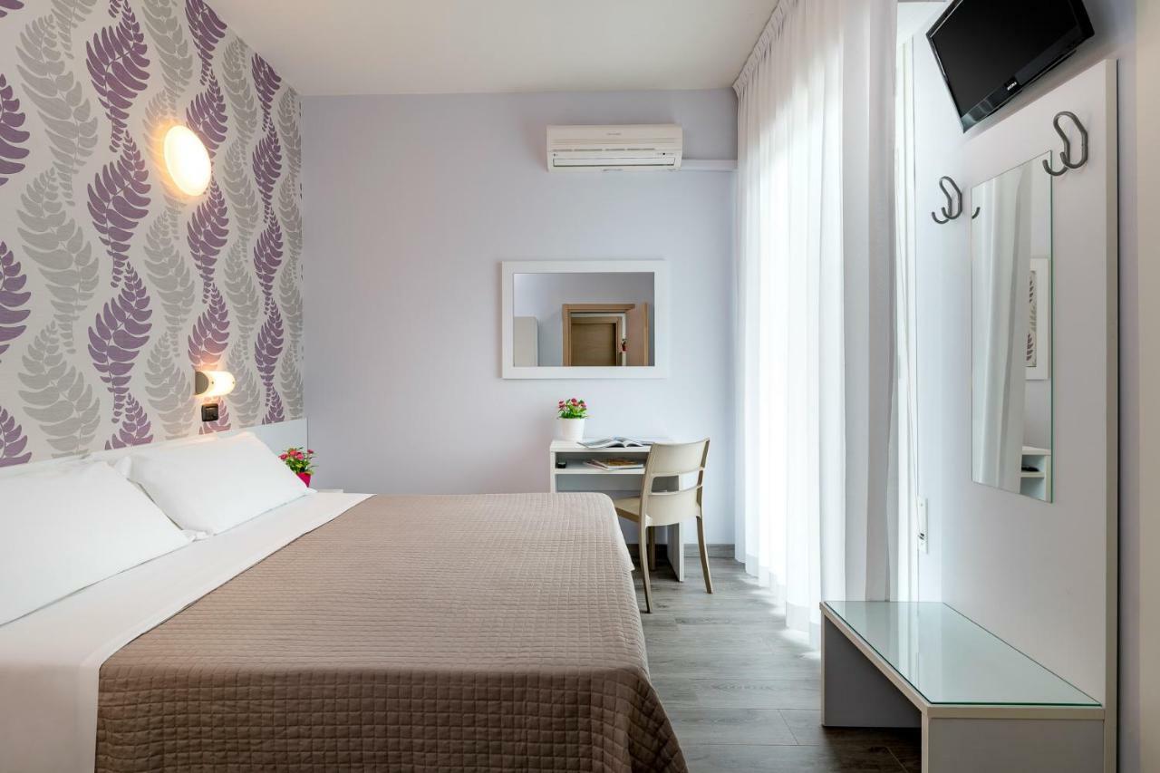 Hotel Ervill Rimini Esterno foto