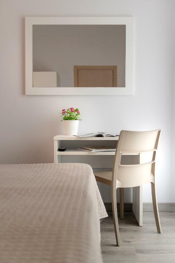 Hotel Ervill Rimini Esterno foto